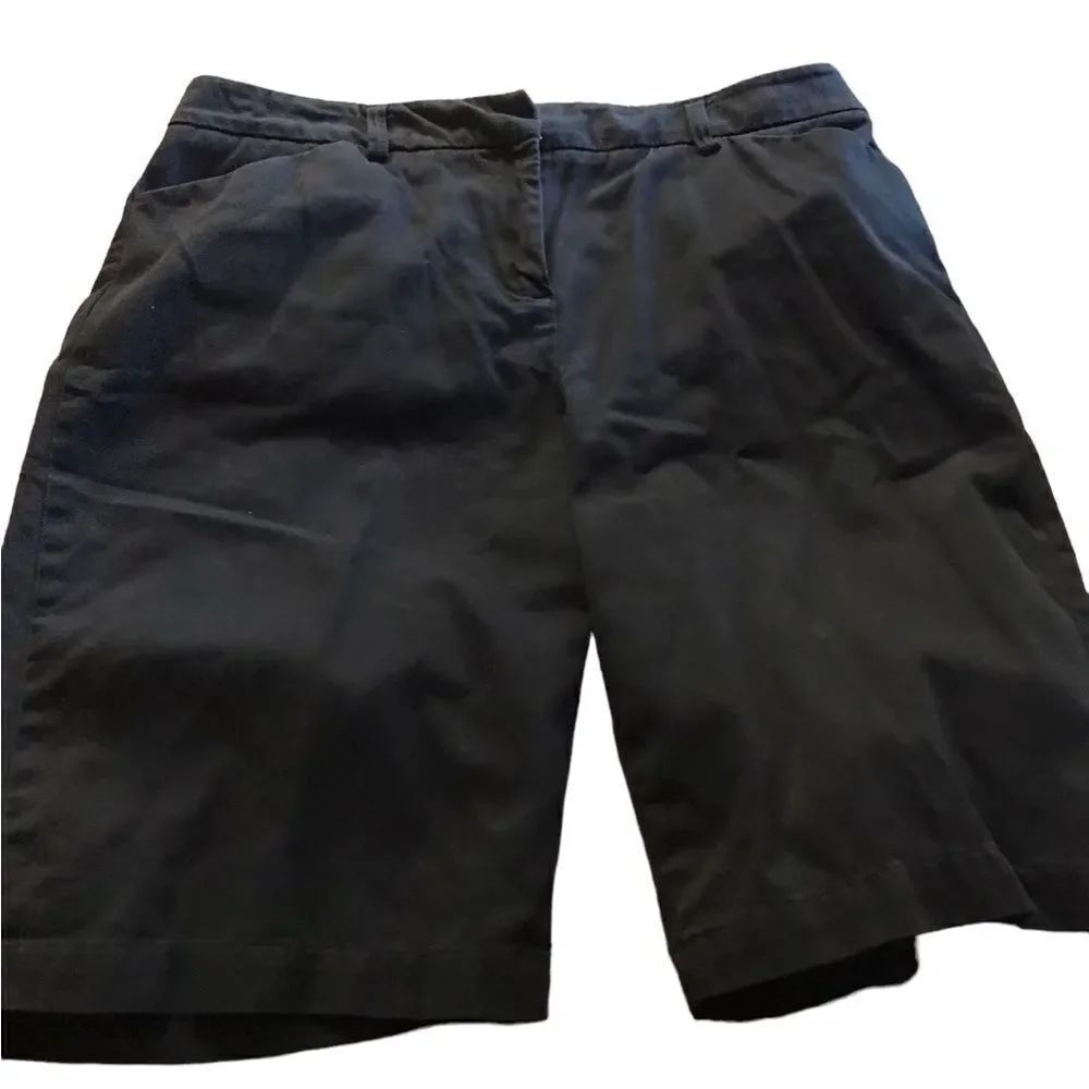 Jones New York size 12 stretch shorts great condition